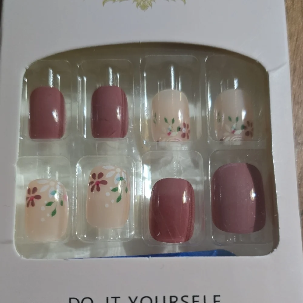 Floral DO IT YOURSELF False Nails Set - 24 Piece